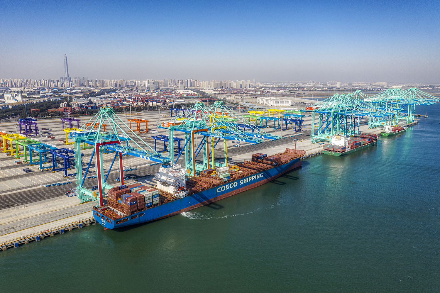 缺艙缺柜，運價繼續(xù)狂飆！美線、南非西非大漲近千美元，一個月漲近6成